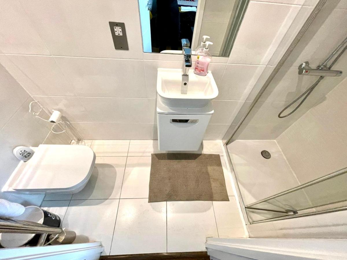 London Stratford Luxury House, 5 Minutes Walk Station, Westfield, 3 Bedrooms 3 Bathrooms, Reception, Garden, Parking Extérieur photo