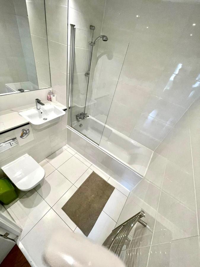London Stratford Luxury House, 5 Minutes Walk Station, Westfield, 3 Bedrooms 3 Bathrooms, Reception, Garden, Parking Extérieur photo