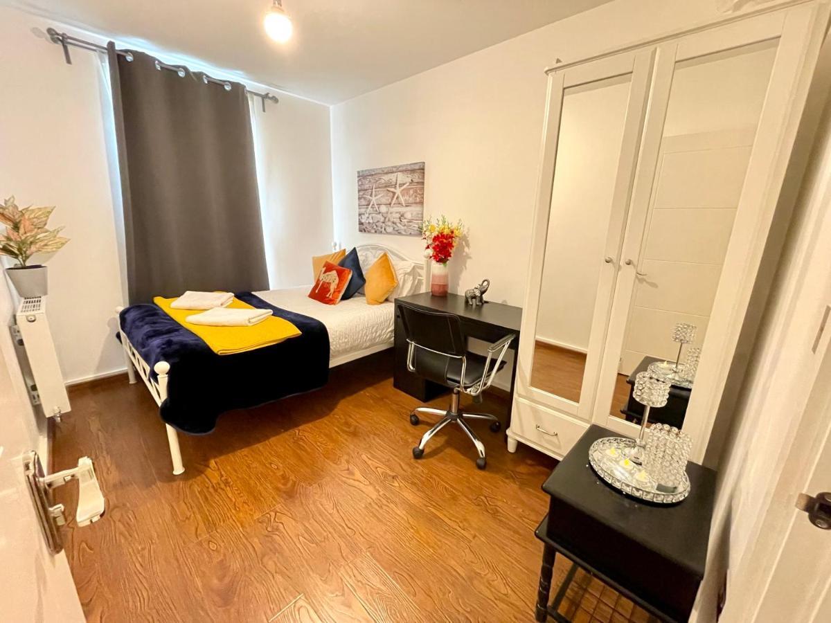London Stratford Luxury House, 5 Minutes Walk Station, Westfield, 3 Bedrooms 3 Bathrooms, Reception, Garden, Parking Extérieur photo