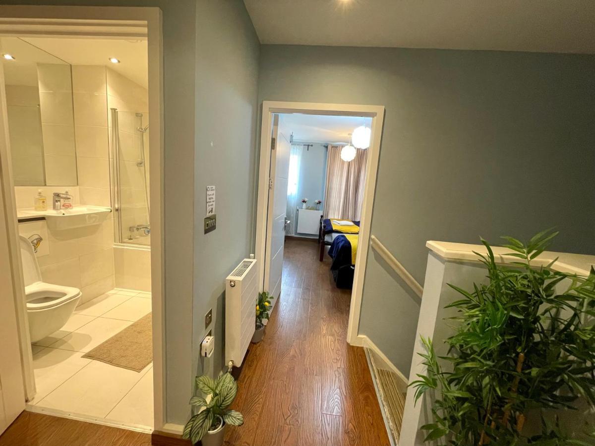 London Stratford Luxury House, 5 Minutes Walk Station, Westfield, 3 Bedrooms 3 Bathrooms, Reception, Garden, Parking Extérieur photo