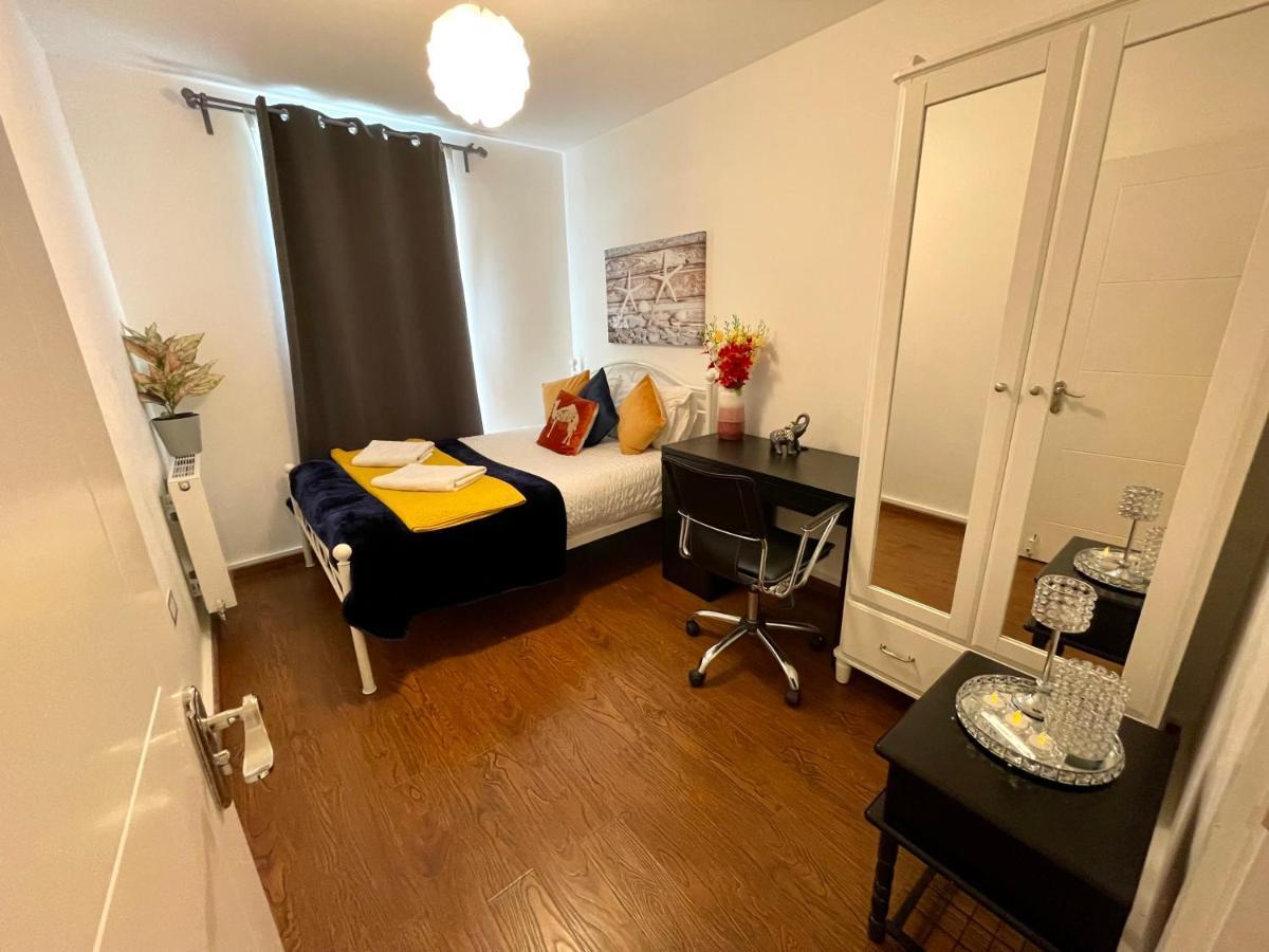 London Stratford Luxury House, 5 Minutes Walk Station, Westfield, 3 Bedrooms 3 Bathrooms, Reception, Garden, Parking Extérieur photo