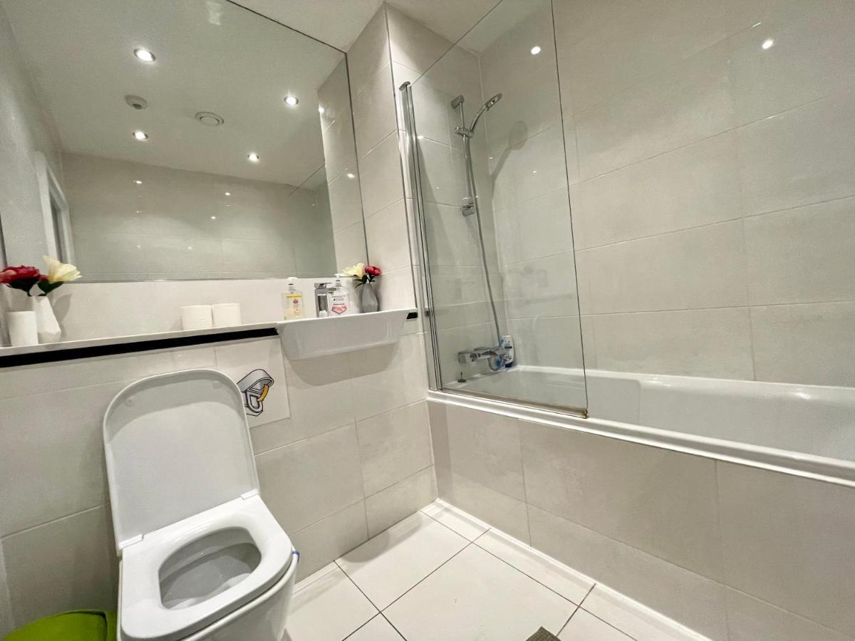London Stratford Luxury House, 5 Minutes Walk Station, Westfield, 3 Bedrooms 3 Bathrooms, Reception, Garden, Parking Extérieur photo