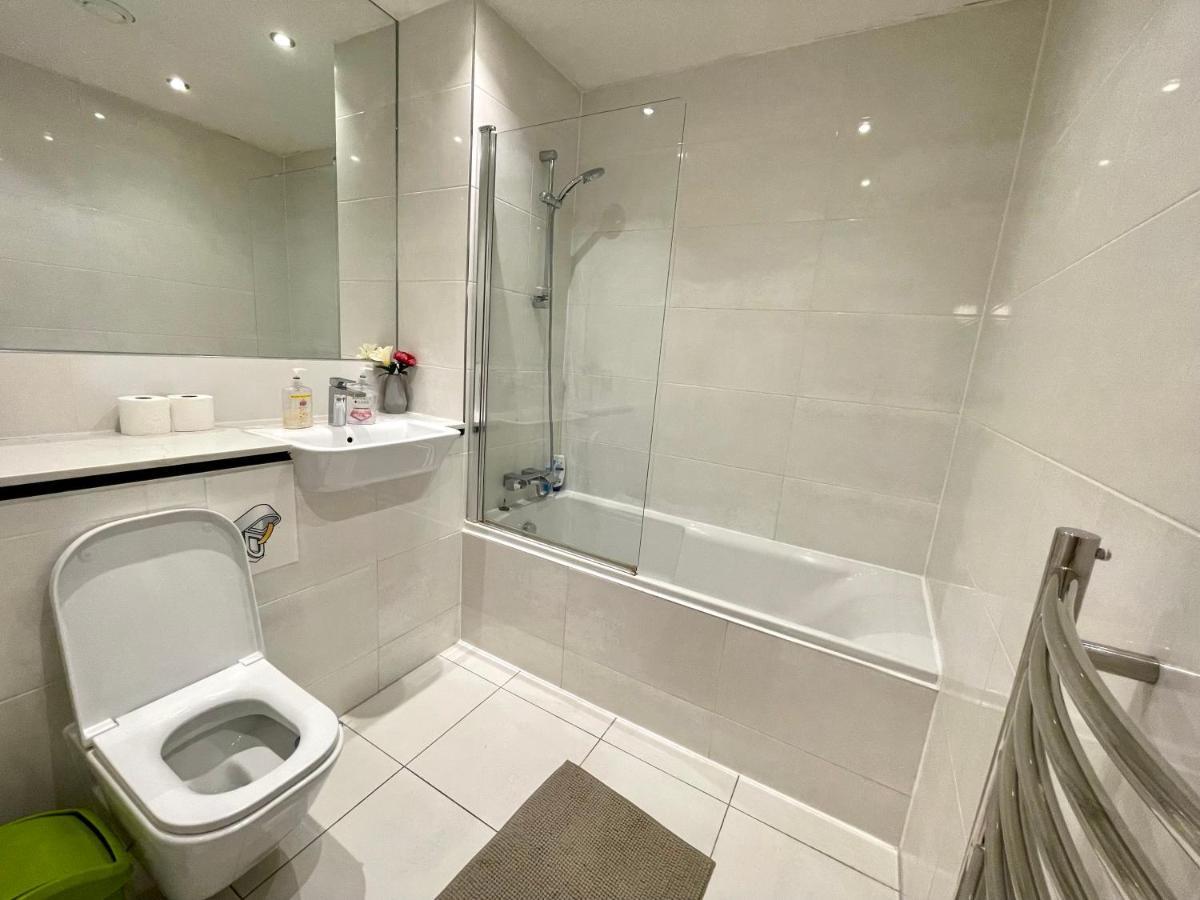 London Stratford Luxury House, 5 Minutes Walk Station, Westfield, 3 Bedrooms 3 Bathrooms, Reception, Garden, Parking Extérieur photo