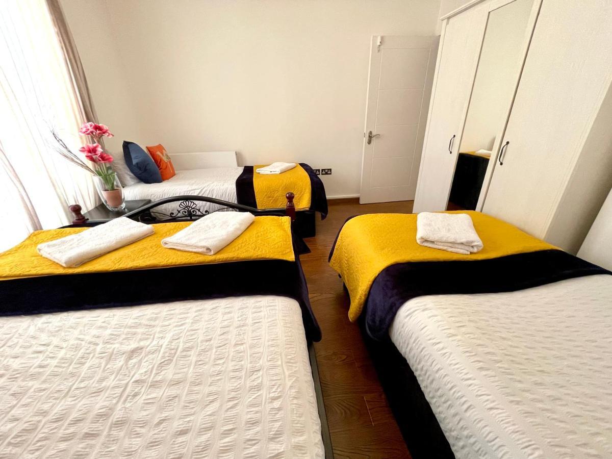 London Stratford Luxury House, 5 Minutes Walk Station, Westfield, 3 Bedrooms 3 Bathrooms, Reception, Garden, Parking Extérieur photo