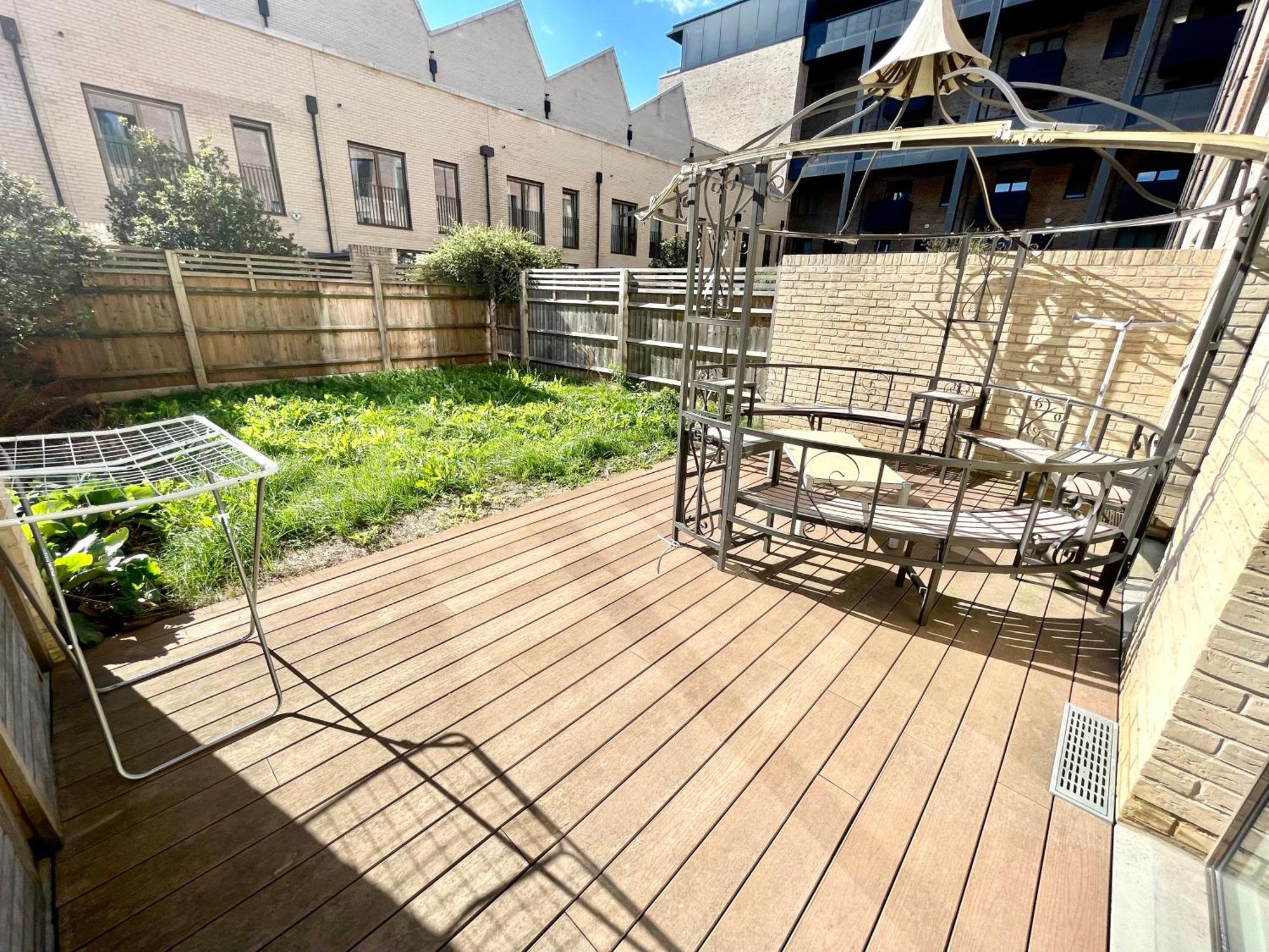 London Stratford Luxury House, 5 Minutes Walk Station, Westfield, 3 Bedrooms 3 Bathrooms, Reception, Garden, Parking Extérieur photo